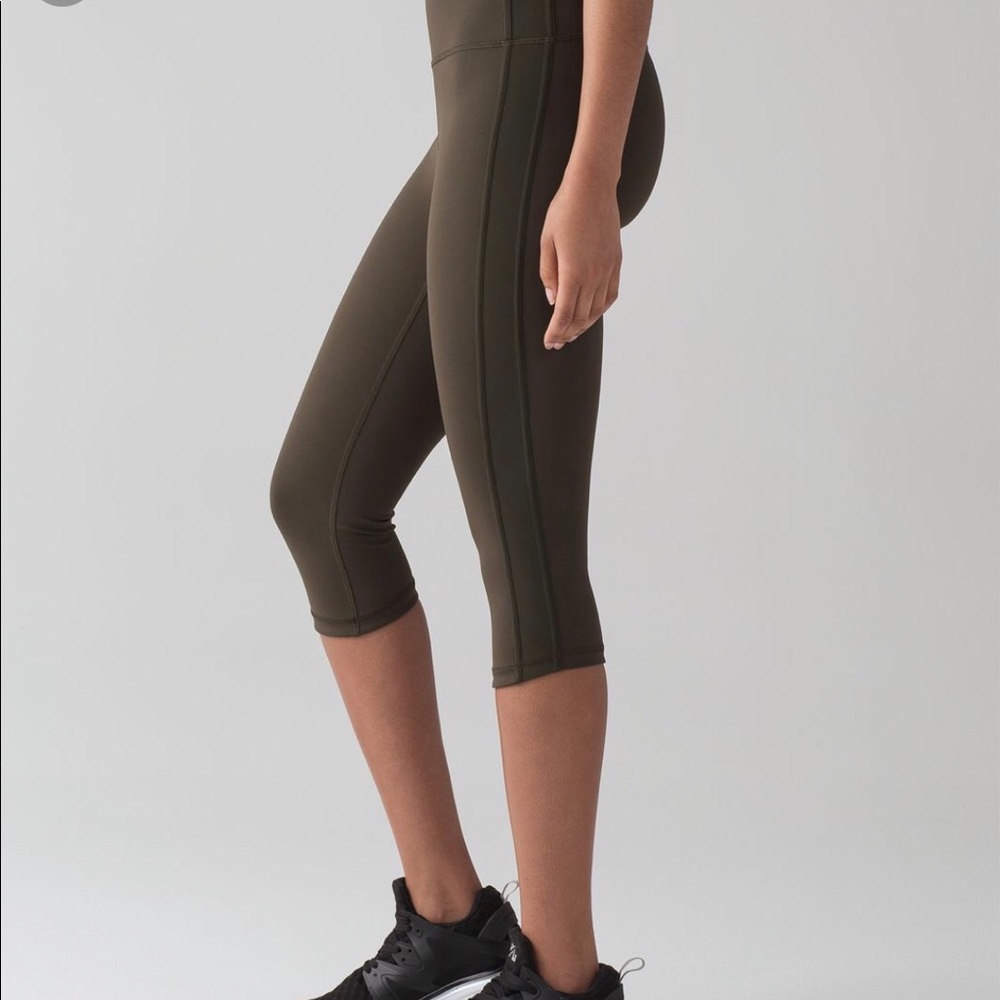 Lululemon size 8 olive green crops
